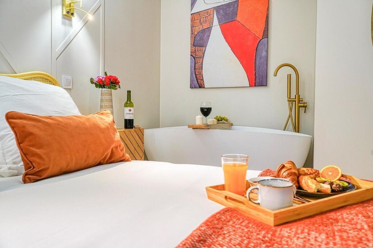 Eden Suite Paris La Defense กูร์เบอวัวร์ ภายนอก รูปภาพ