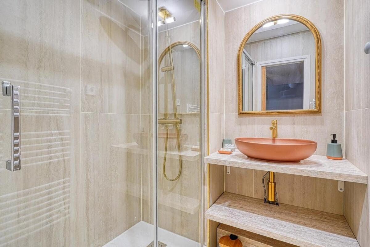 Eden Suite Paris La Defense กูร์เบอวัวร์ ภายนอก รูปภาพ