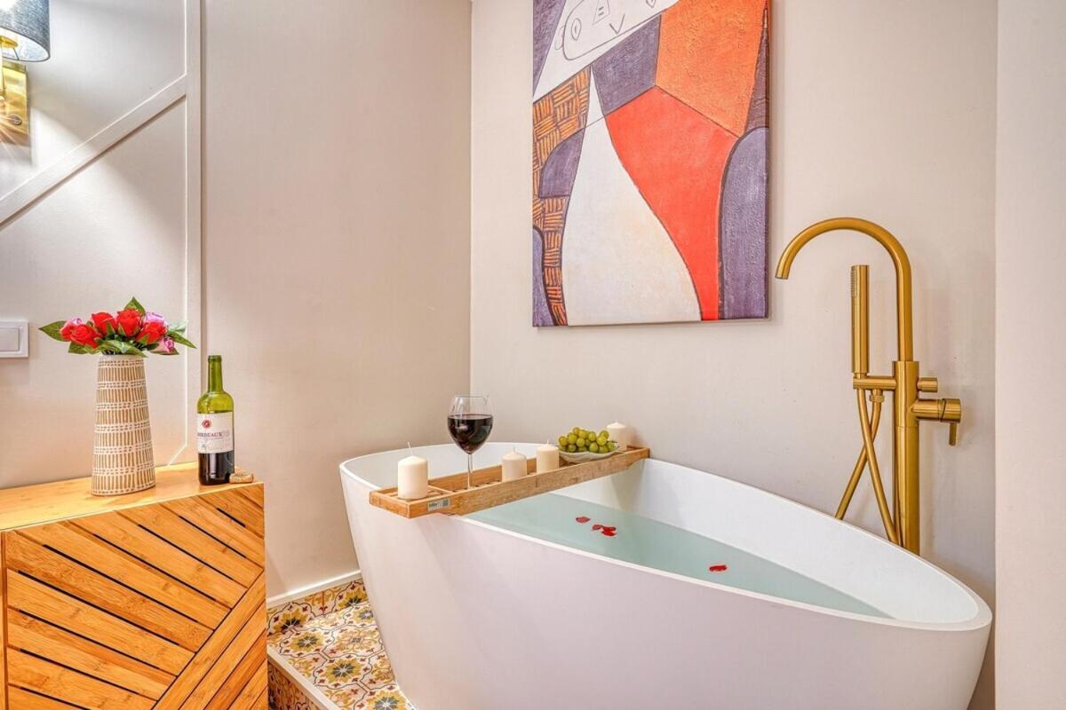 Eden Suite Paris La Defense กูร์เบอวัวร์ ภายนอก รูปภาพ