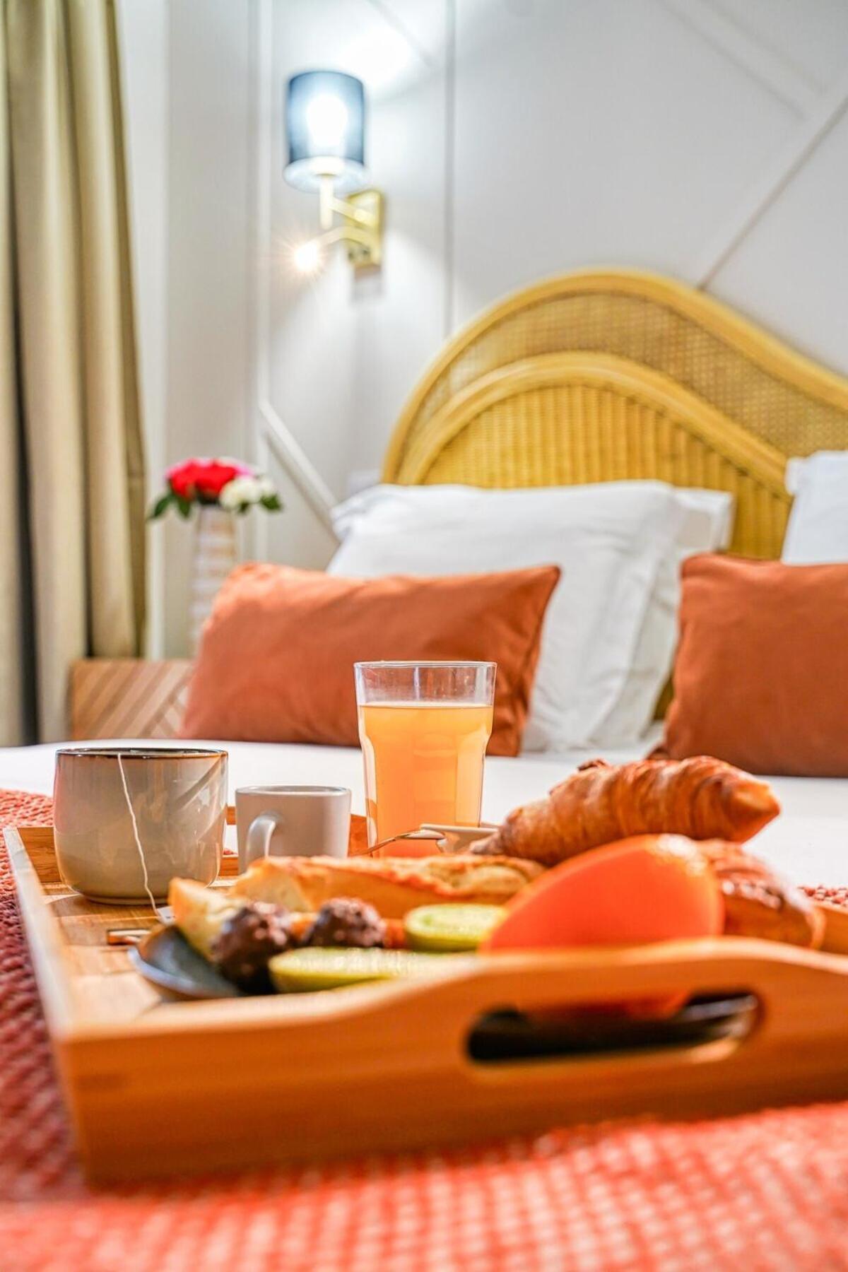 Eden Suite Paris La Defense กูร์เบอวัวร์ ภายนอก รูปภาพ